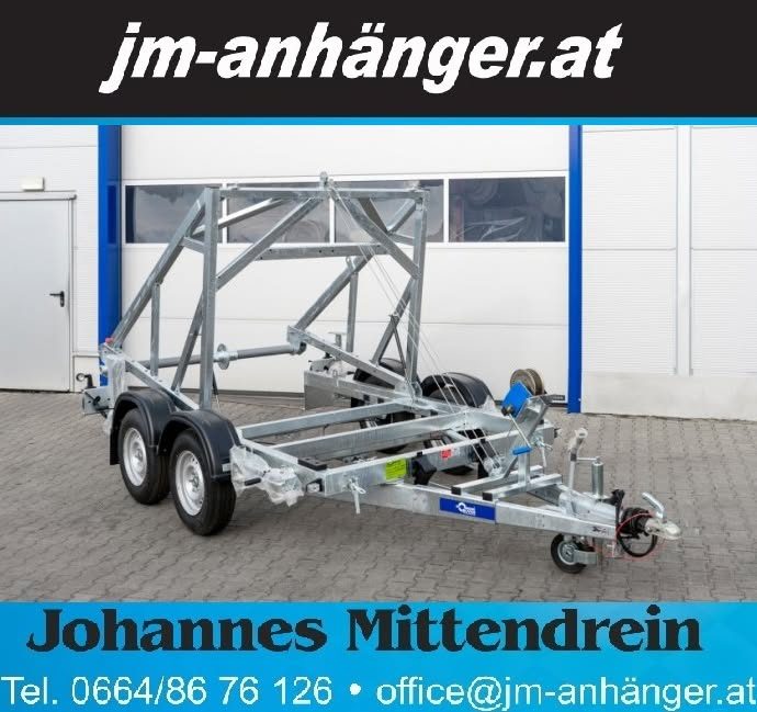 Kabeltrommelanhänger 2700 kg, feuerverzinkt, vor der Halle in Ilz
