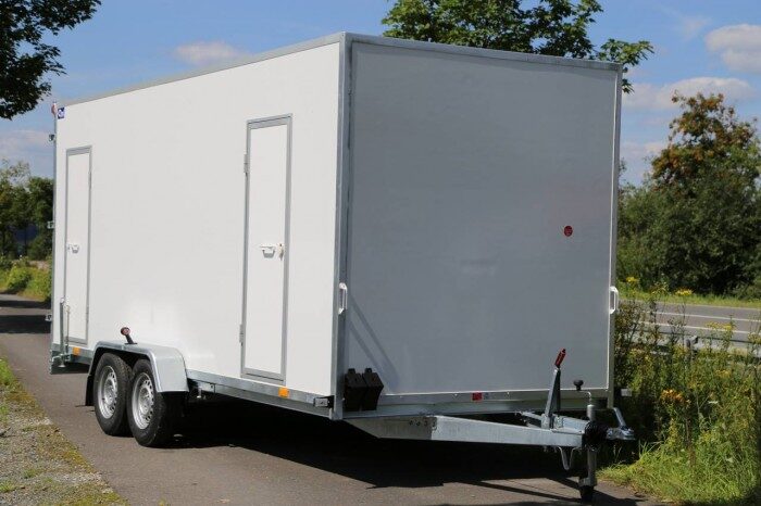 TOILETTENWAGEN WC mit Türen und Fenstern WOHNANHÄNGER