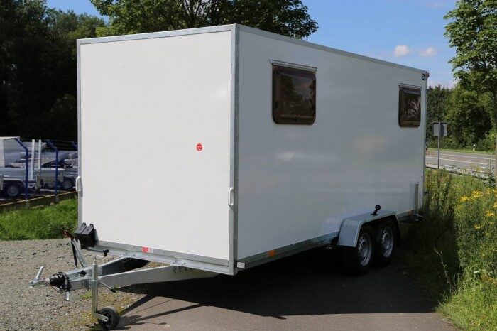 TOILETTENWAGEN WC mit Türen und Fenstern WOHNANHÄNGER