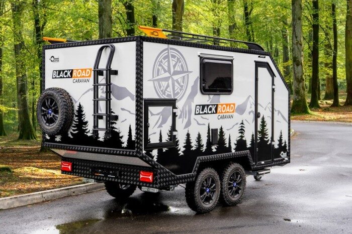 SPEEDCARAVAN BLACK ROAD