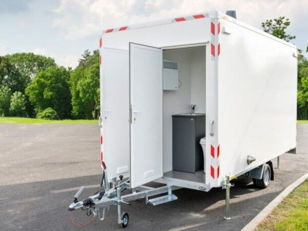 BAUWAGEN MIT VERBRENNUNGSTOILETTE WC und Werkzeugraum