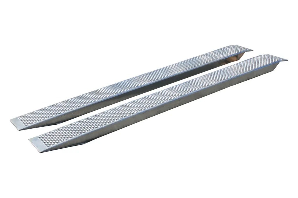 AluAuffahrrampen 250x26cm, gerade m/Zapfen, 4000kg