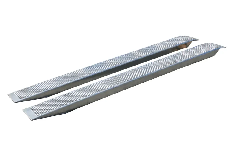 AluAuffahrrampen 250x26cm, gerade m/Zapfen, 4000kg
