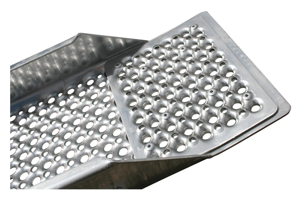 Alu Auffahrrampe 2500 x 260 mm, gebogen, 1000 kg – Bild 4